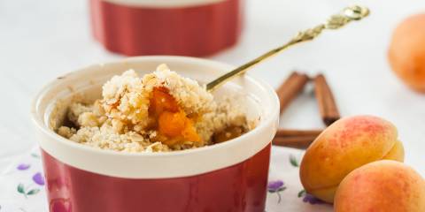 a dish full of apricot and broken-up oat crust